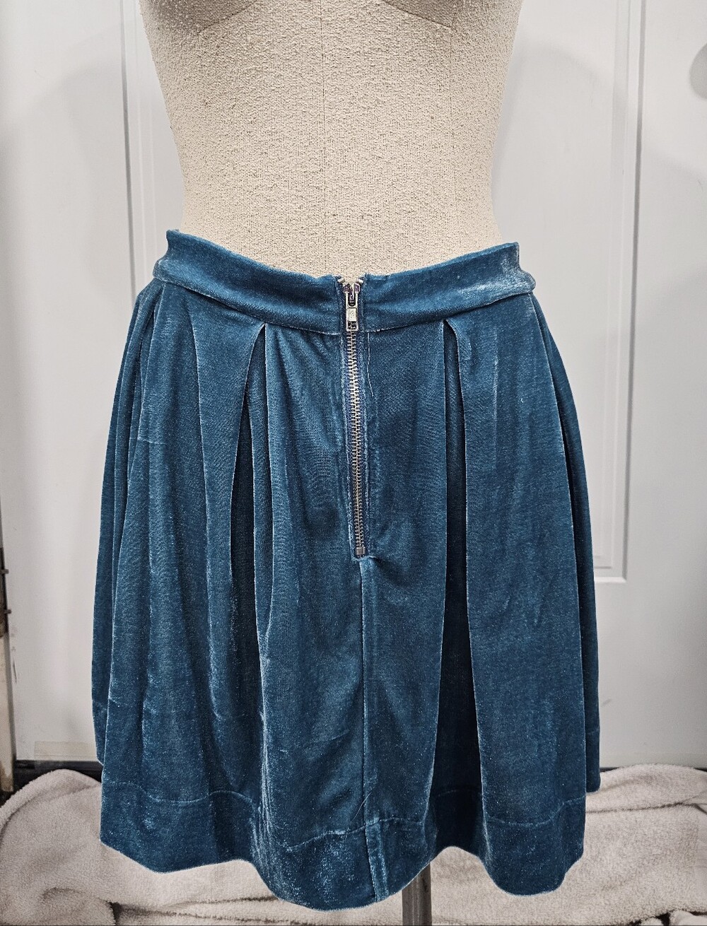 Honey Punch Teal Velvet Circle Skirt with Front Zip